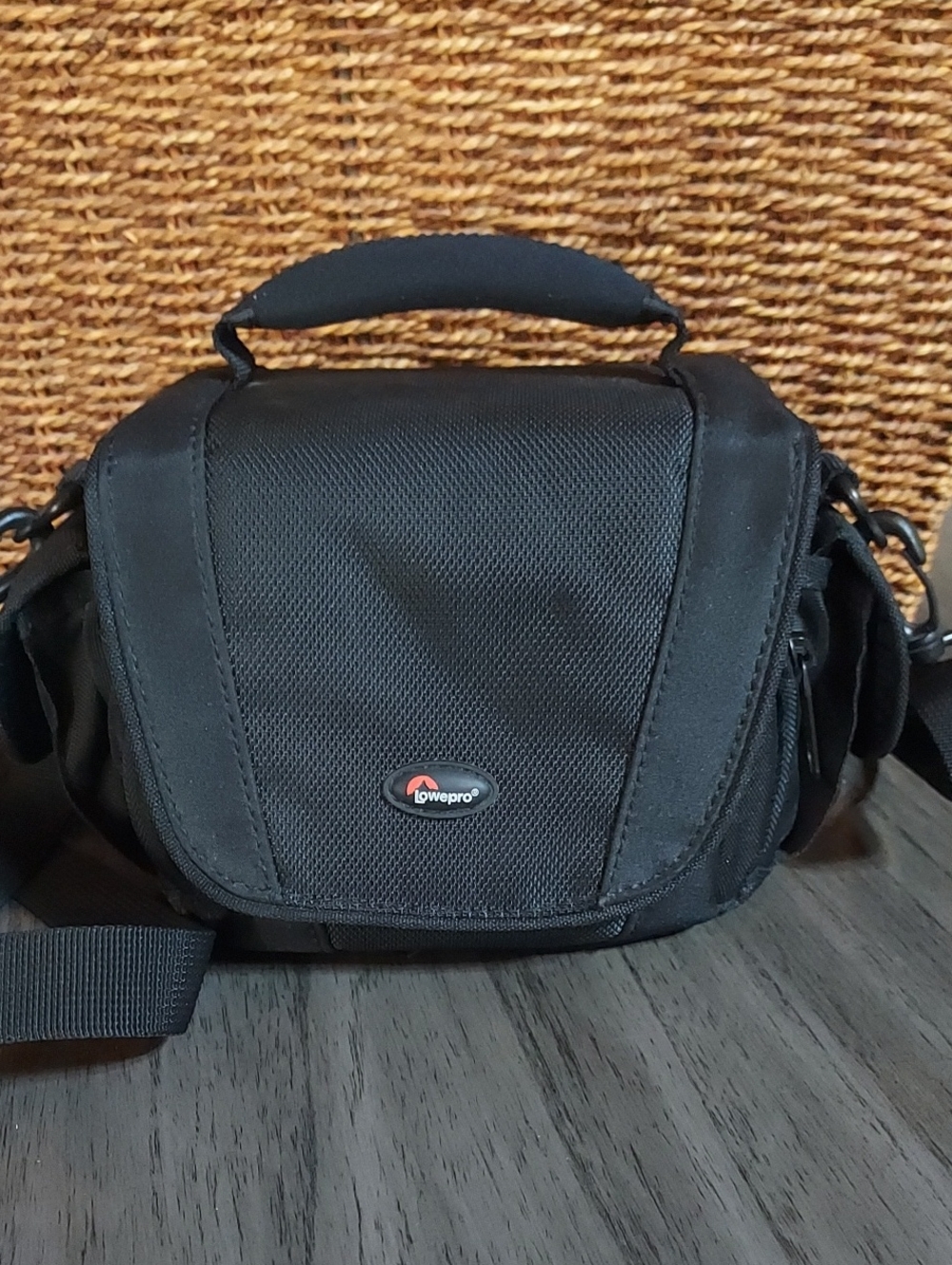 LOWEPRO Edit 110 Black Compact Camera Bag